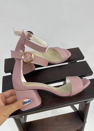 Ніжні шкіряні босоніжки шкіряні босоніжки