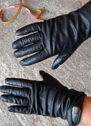 Кожаные перчатки