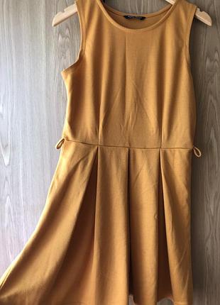 Тёплое горчичное платье