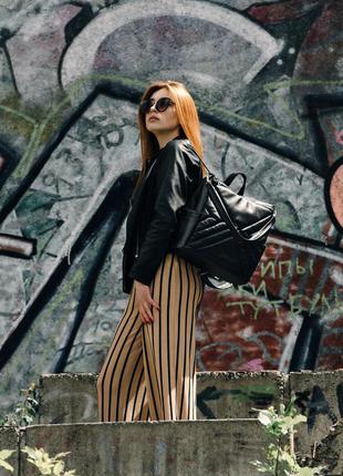 Бежевый городской модный черный глянцевый стильный рюкзак для университета экокожа10 фото