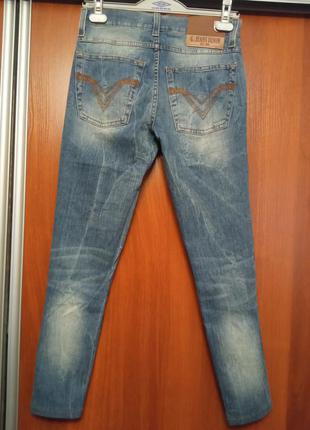Летние, светлые джинсы  фирмы gloria jean's3 фото