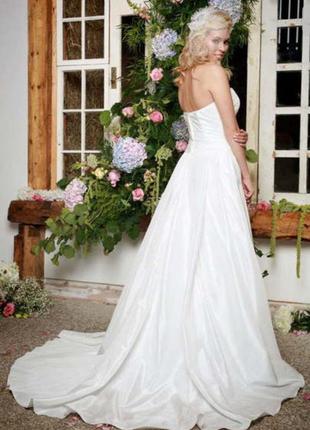 Атласна весільна сукня з декором з шлейфом бюстьє обмін2 фото