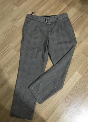 Укорочённые зауженные брюки