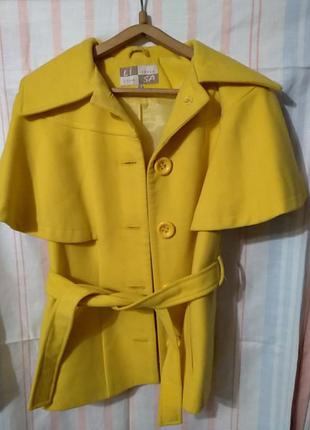 Шикарное полупальто.