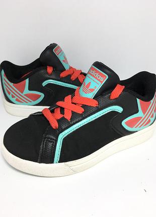 Оригінальні кросівки adidas