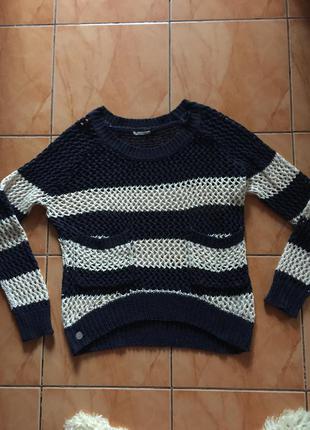 Гарний ажурний светр