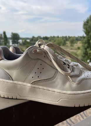 Кросівки stradivarius