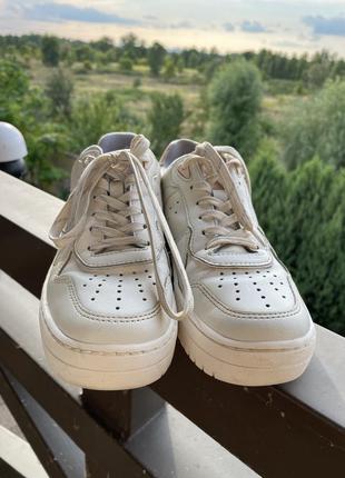 Кросівки stradivarius