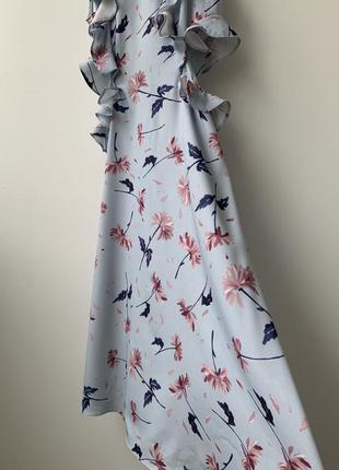 Платье с вырезами на талии с воланами без рукавов длинное с цветами голубое нежное3 фото