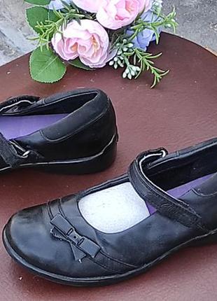 Clarks -туфлі на дівчинку натуральна шкіра р 32 / 20,5 см
