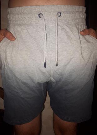 Шорти non grada