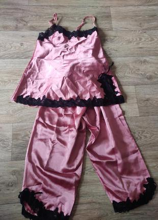 Красивый пижамный комплект