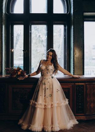 Супер стильне і чарівну весільну сукню (або вечірнє )1 фото
