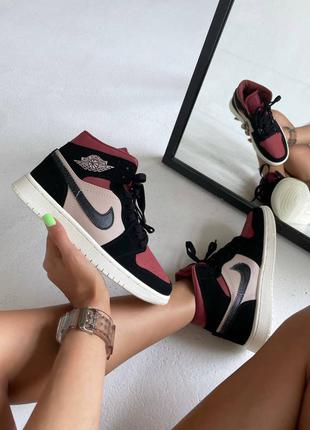 Жіночі стильні весняні кросівки nike air jordan retro 1 mid "canyon nis"