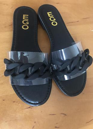 Стильні босоніжки