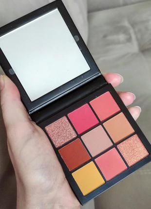 Палетка тіней huda beauty coral obsessions2 фото