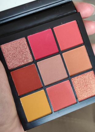 Палетка теней huda beauty coral obsessions3 фото