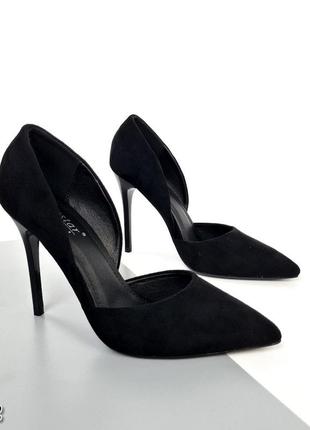 Туфлі на шпильці