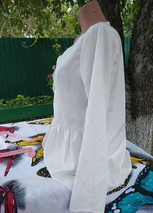 Белая нежно молочная блуза с длинными рукавами3 фото