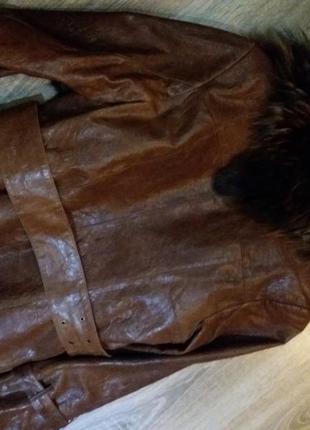 Шкіряна куртка з хутром єнота3 фото