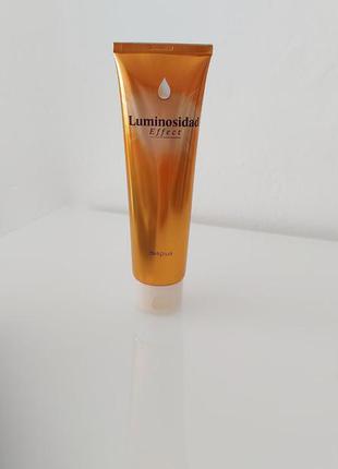 Зволожуючий крем для тіла з ефектом сяйва luminosos2 фото