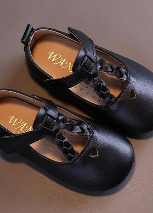 Дуже стильні туфлі для модниць.