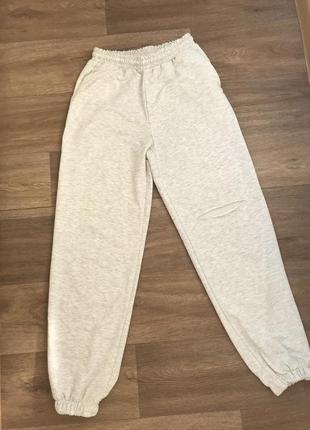 Новые спортивные штаны с разрезом на коленке . ✨👖