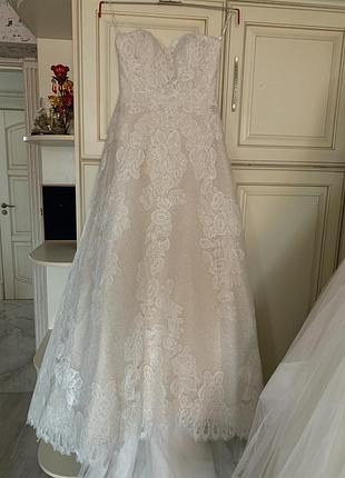 Весільна сукня orieta pronovias мереживна з шлейфом4 фото