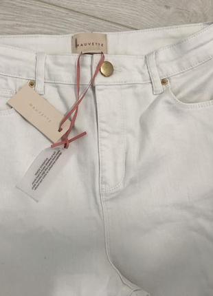 Класичні білі джинси прямого крою