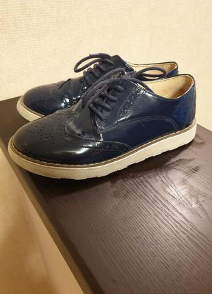 Класні лофери zara