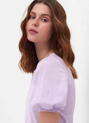 Бавовняна жіноча футболка с рукавом ліхтарик ніжного пурпурного кольору