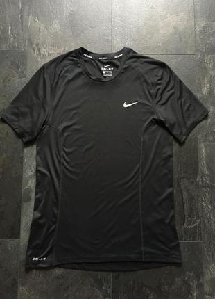 Футболка для спорту nike running