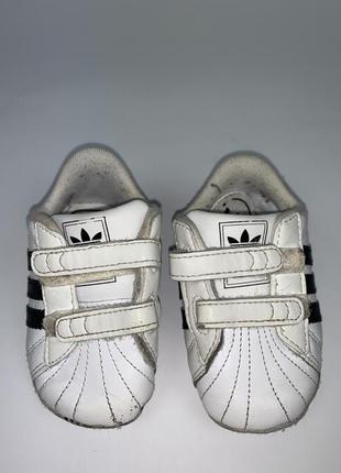 Дитячі шкіряні фірмові кросівки - пінетки adidas.8 фото