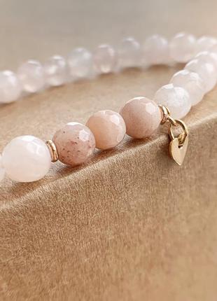 Браслет з рожевого кварцу і сонячного каменю. позолота
