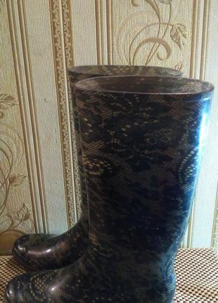 Резиновые сапоги расцветка а ля кружево.стелька23,5