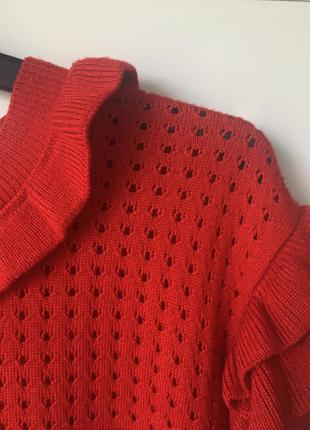 Красный алый свитерок из вискозы с рюшами и вязкой перфорация5 фото