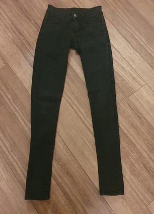 Джинси скіни.