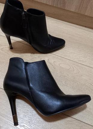 Изумительно красивые, женственные, удобные, кожаные ботинки guess