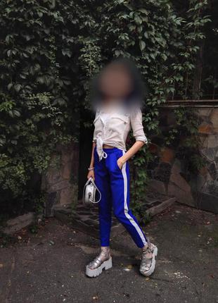 Спортивные штаны с лампасами