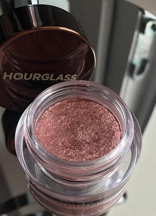 Hourglass тени для век