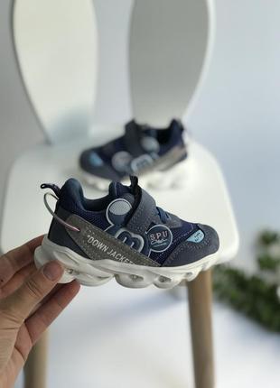 Кроссовки с подсветкой