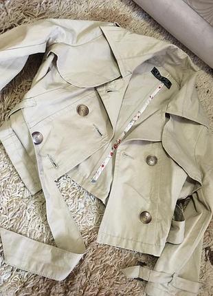 Дуже стильний короткий плащ від zara