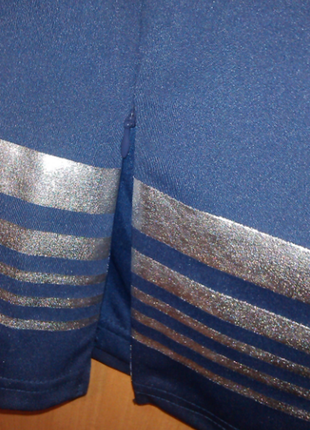 Эффектная темно-синяя юбка с серебряными полосами2 фото