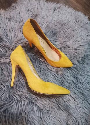 Яскраві, ніжні туфлі човники, замш
