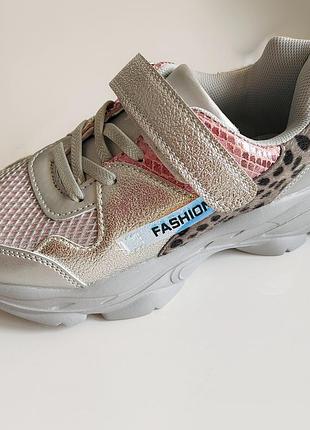 Модные кроссовки для девочки