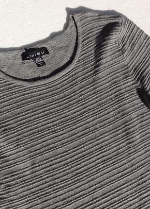 Amisu. трикотажное платье в рубчик.