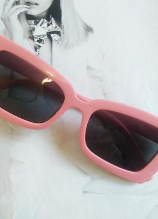 Солнцезащитные очки женские в широкой оправе с острыми краями розовый1 фото