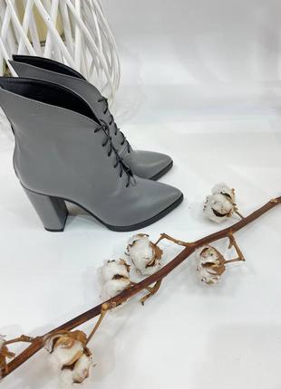 Екслюзивні черевики з італійської шкіри