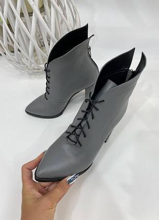 Екслюзивні черевики з італійської шкіри