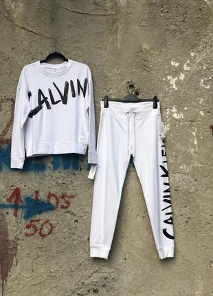 Білий спортивний прогулянковий костюм calvin cargo Bifold